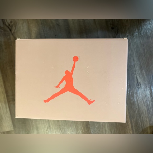Air Jordan 6 Retro x Travis Scott ‘British Khaki’ - Picture 12 of 15